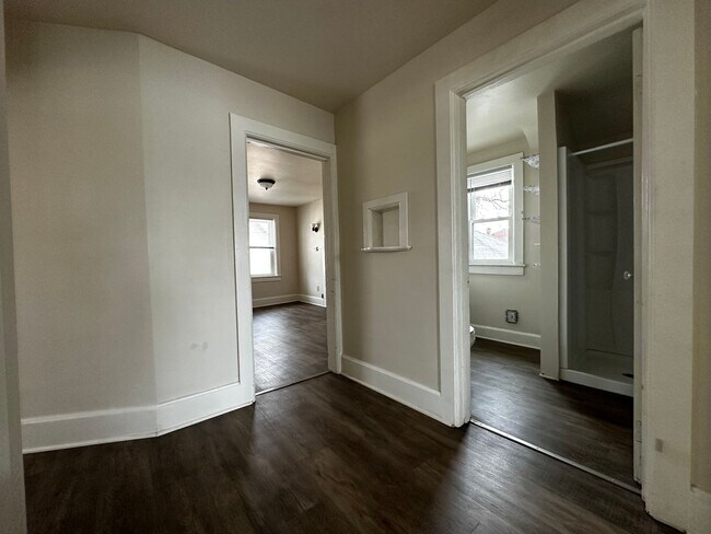 Building Photo - 808 Cherry St