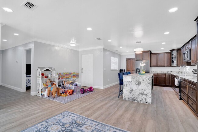 Building Photo - 1167 Lake Blanche Dr