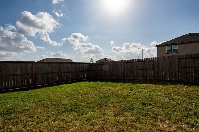 Building Photo - 5903 Grantgrala Dr