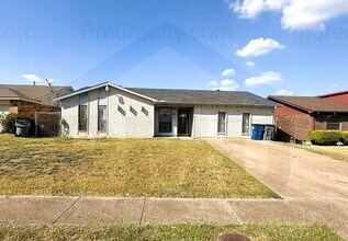 Building Photo - AVAILABLE NOW!!! Charming 3-bedroom, 2-bat...
