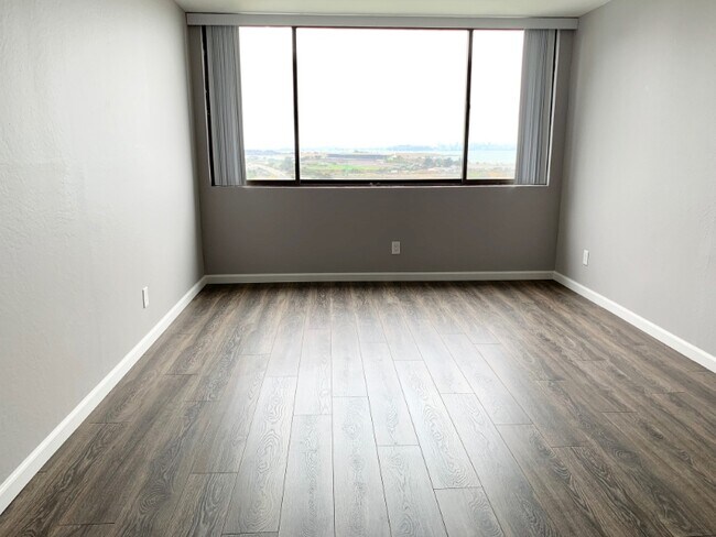 Building Photo - 555 Pierce St