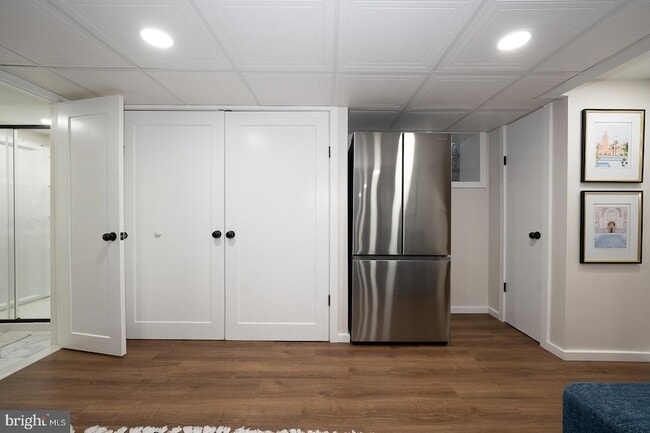 Building Photo - 227 E Hathaway Ln