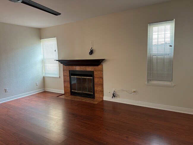 Building Photo - Stunning 5 Bedroom Rental Home with 2 Full...