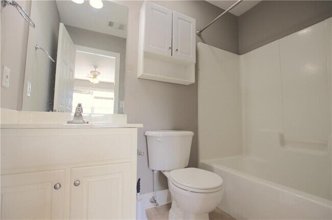 Building Photo - 460 S Barnett Shoals Rd