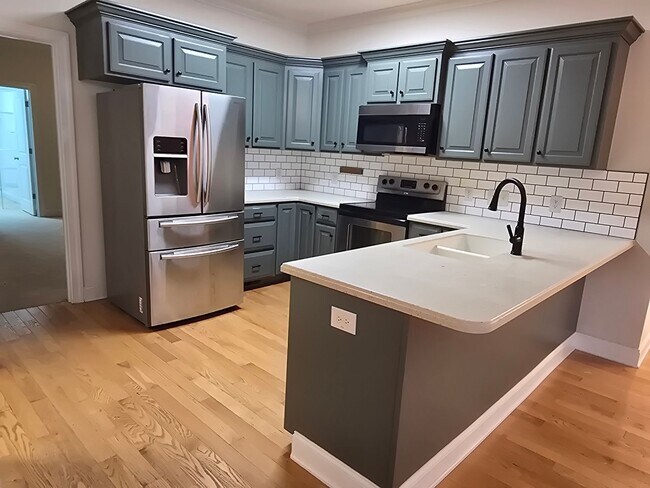 Building Photo - NEW LISTING!!!!!