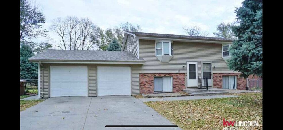Upper floor unit - 4832 Ginny ave