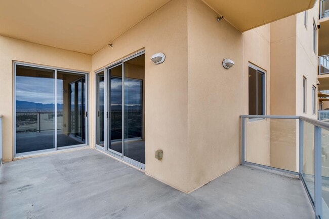 Building Photo - LUXURY RESORT STYLE LIVING @ ONE