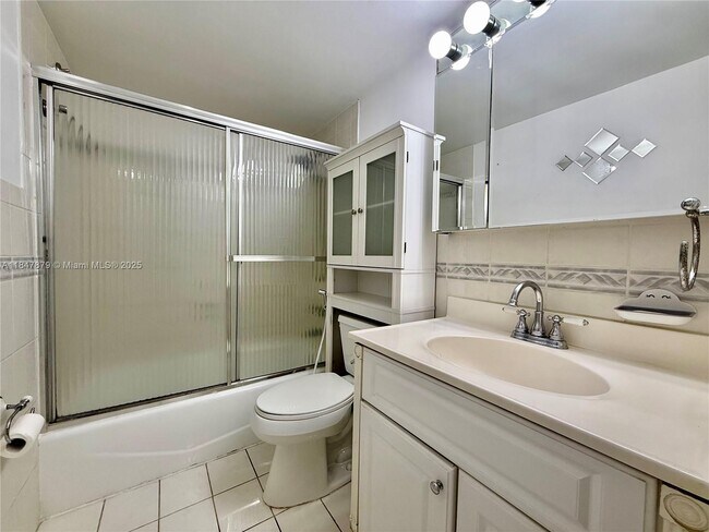 Building Photo - 1555 W 44th Pl