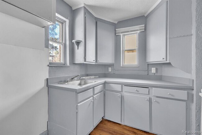 Building Photo - 17701 Manderson Rd