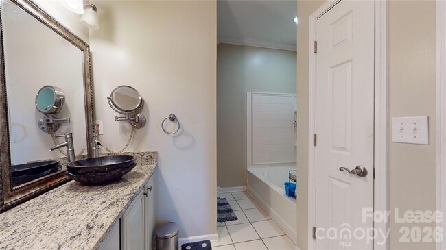 Building Photo - 10924 Alderbrook Ln