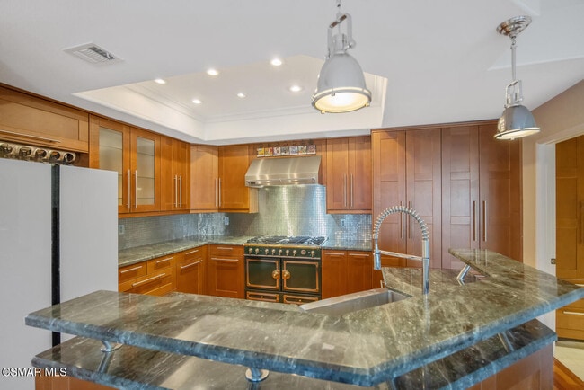 Building Photo - 5608 Roundtree Pl