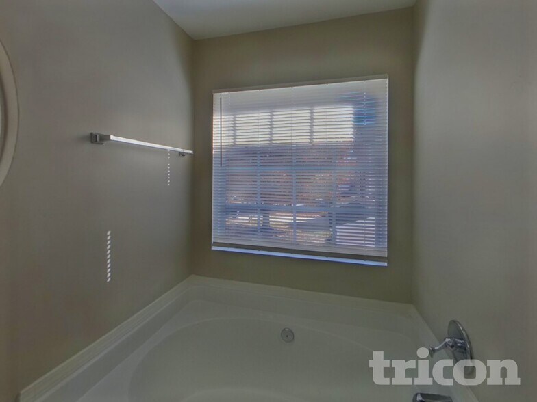 Building Photo - 1372 Zered Pl NW