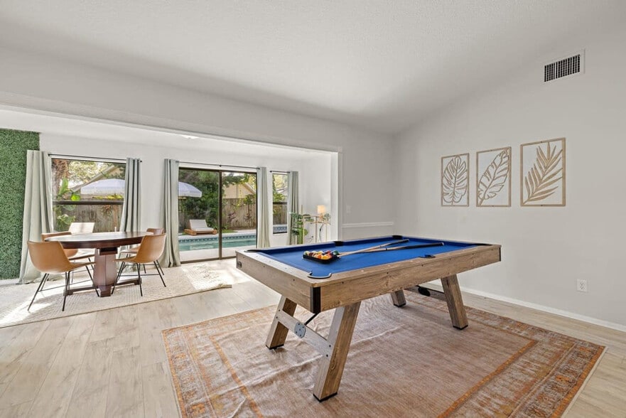 Building Photo - 1518 Wexford Dr E