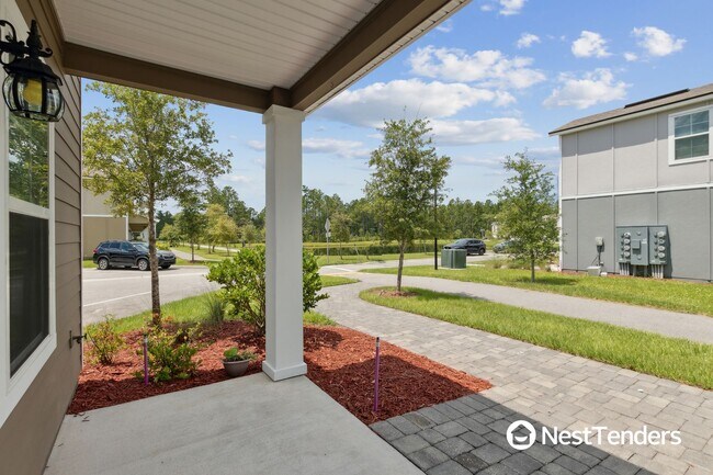 Building Photo - Beautiful End Unit Townhome!