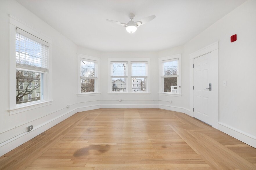 Living Room - 54 Sutton St