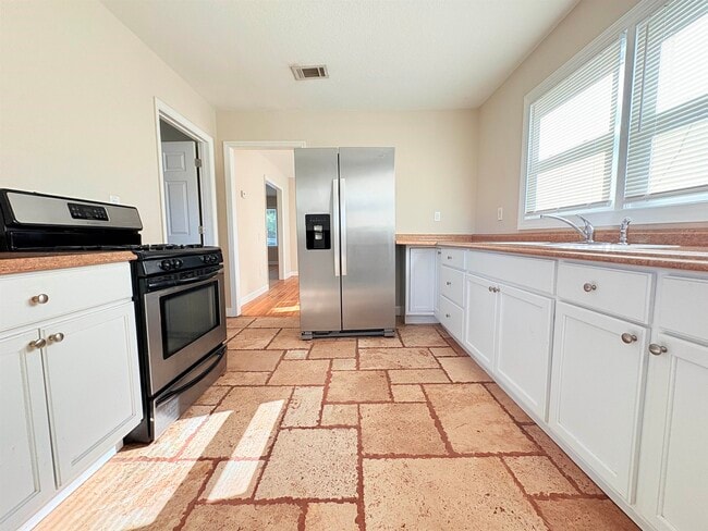 Building Photo - 1302 Melvin St