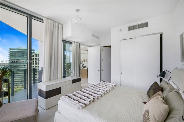 Building Photo - 2831 S Bayshore Dr