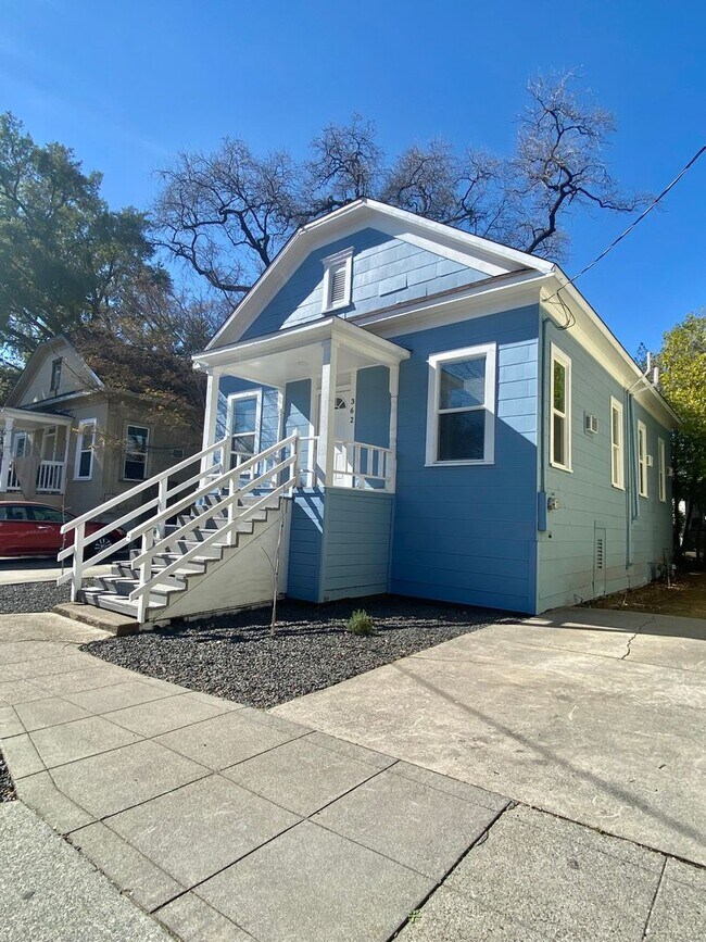 Building Photo - Reserve Now for June 2026! Updated House i...