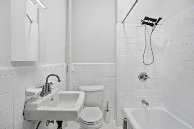 Building Photo - 257 W 19th St