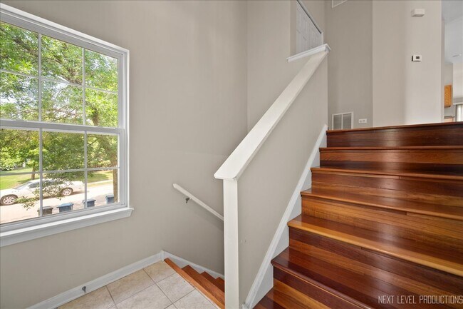 Building Photo - 2402 Wilton Ln