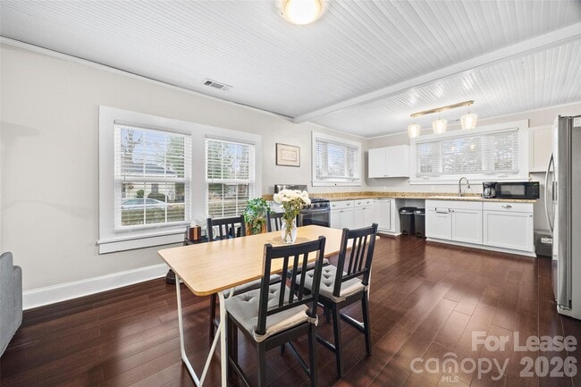 Building Photo - 421 Annafrel St