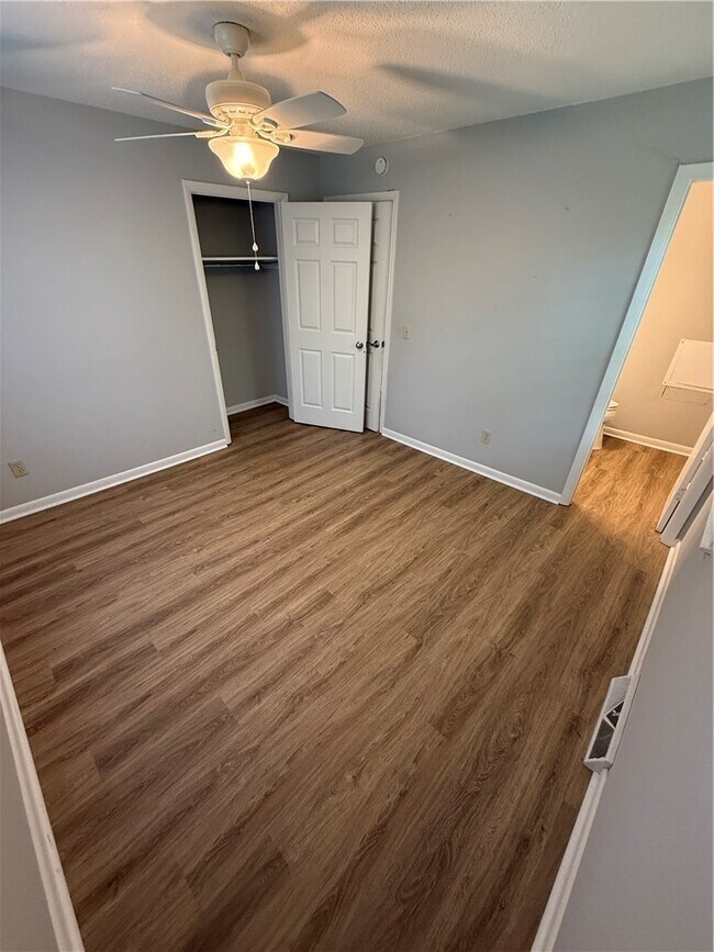 Building Photo - 112 Lynwood Dr