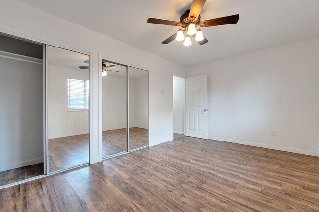 Building Photo - 2 Bedroom Duplex with Updates, Large Fence...
