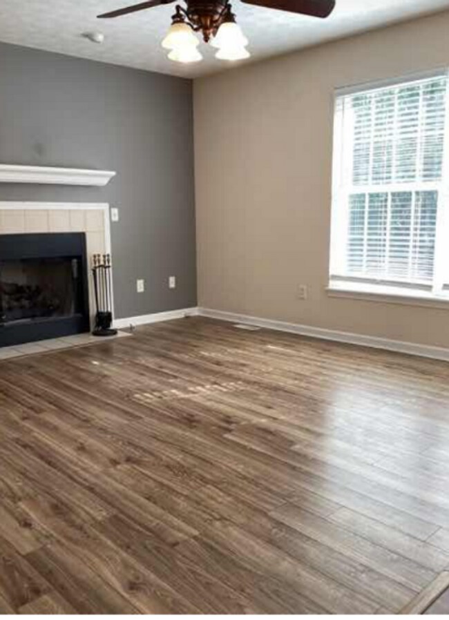 Building Photo - A MUST SEE HOME IN WOODGATE!