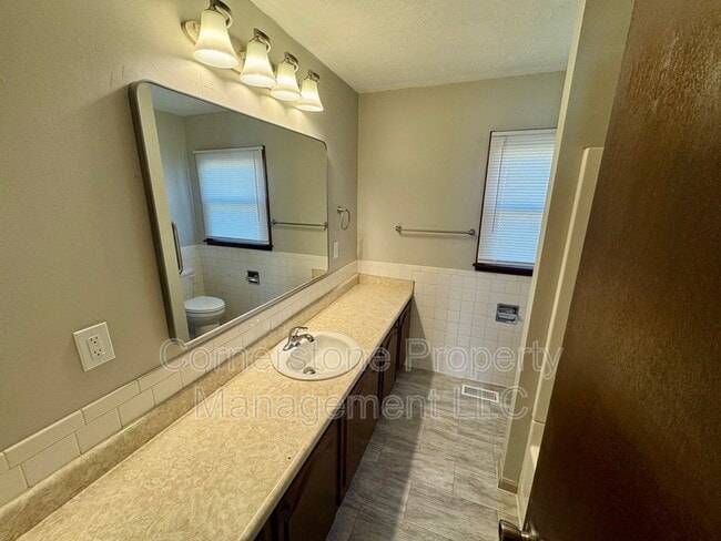 Building Photo - 202 W Bridge St