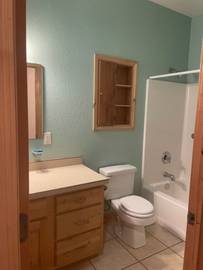 Building Photo - Bauer Rentals - 245 N. DAVIS ST