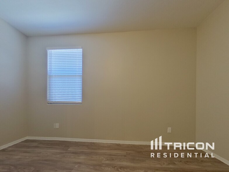 Building Photo - 7343 W Hughes Dr