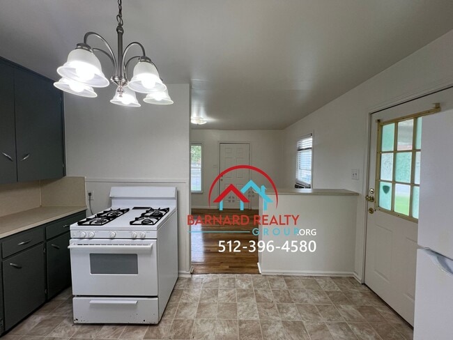 Building Photo - Available: Charming 2 Bedroom 1 Bath with ...