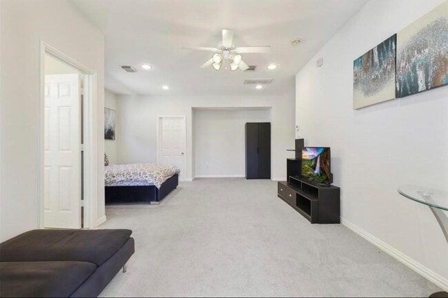 Building Photo - 7150 Windwater Pkwy N