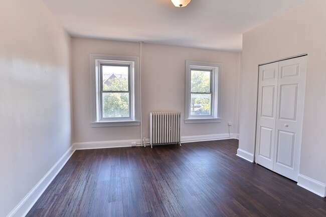 Building Photo - Charming 3 Bedroom on 2nd St