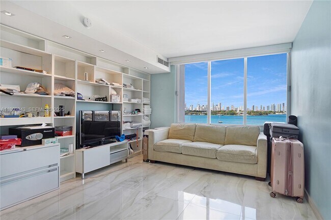 Building Photo - 1000 West Ave