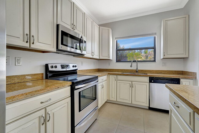Building Photo - 972 NE 193rd Terrace
