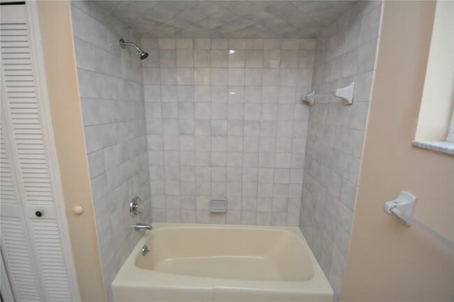 Building Photo - 30 Farmsworth Dr