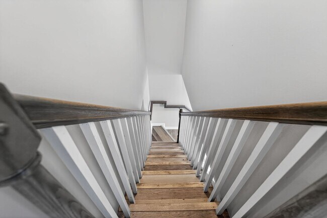 Building Photo - 2 bed 1.5 bath rowhome in Baltimore!