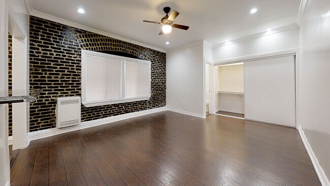 Building Photo - 738 S New Hampshire Ave