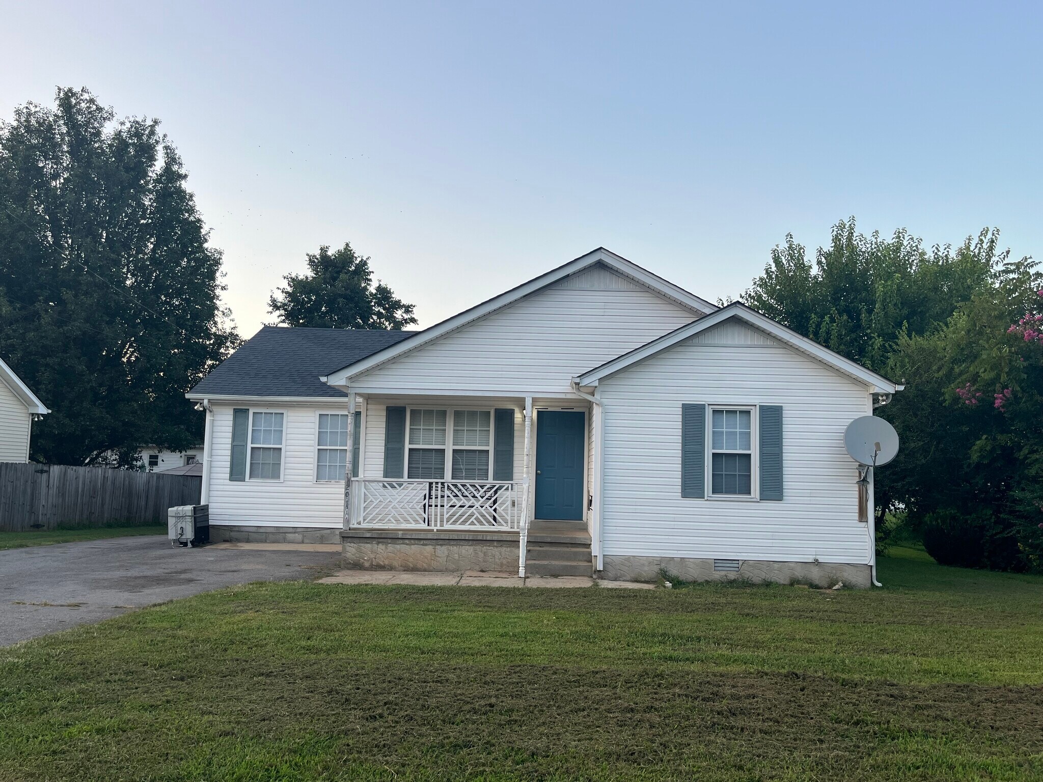 Building Photo - 2047 Horncastle Dr