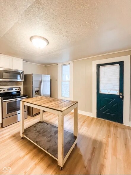 Building Photo - 102 Meridian St