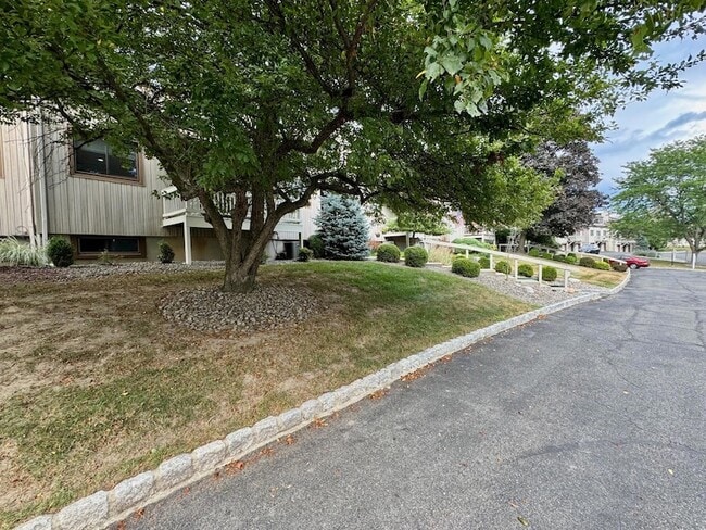 Building Photo - 34 Sycamore Dr