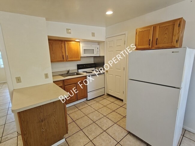 Building Photo - 3020 N Park Ave