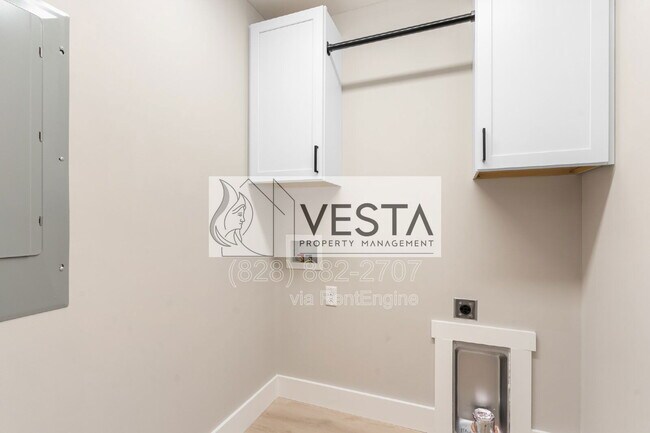 Building Photo - 9 Silent Pl