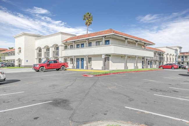 Building Photo - 750 Raintree Dr