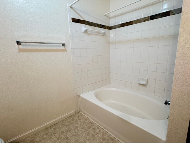 Building Photo - Nice Condo in South Ft. Collins