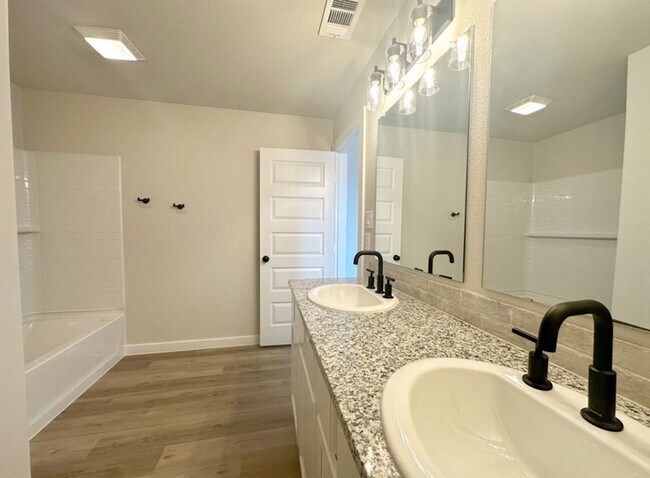 Building Photo - 309 Panhandle Dr