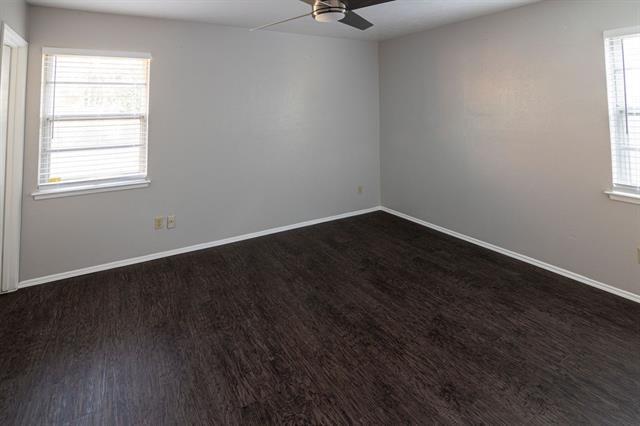 Building Photo - 704 Kindred Ln