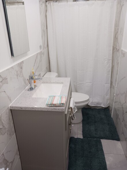 Building Photo - 813 Calhoun Ave