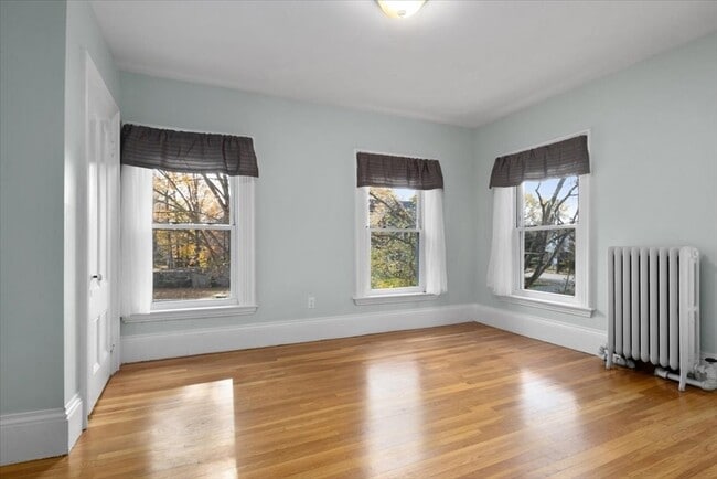 Building Photo - 33 Dunbar St